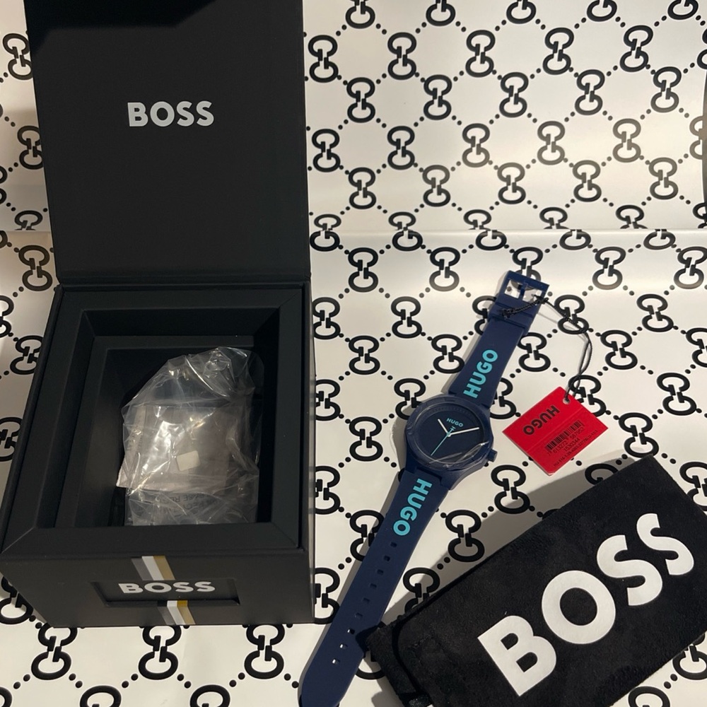 New In box. Hugo Boss Men's Lit For Him Quartz Blue Silicone Watch - Great gift - Picture 16 of 16